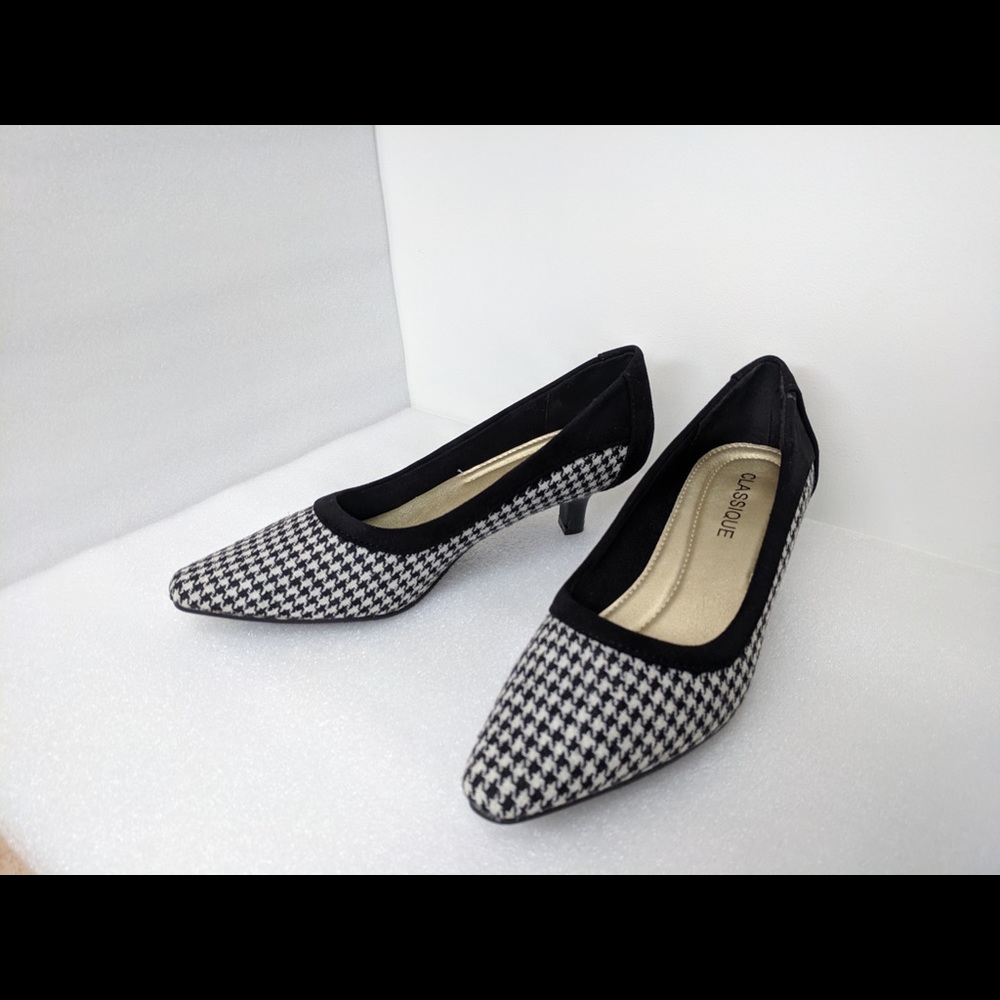 Classique brand black/white pumps size 7
